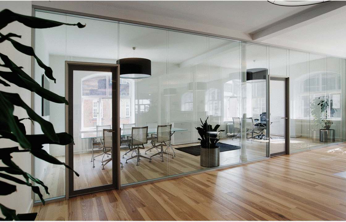 Sglass pametno steklo v pisarnah.