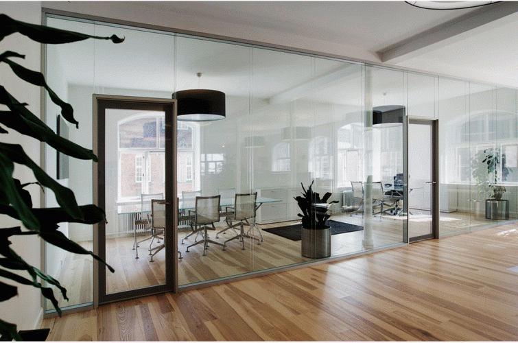 Sglass pametno steklo v pisarnah.